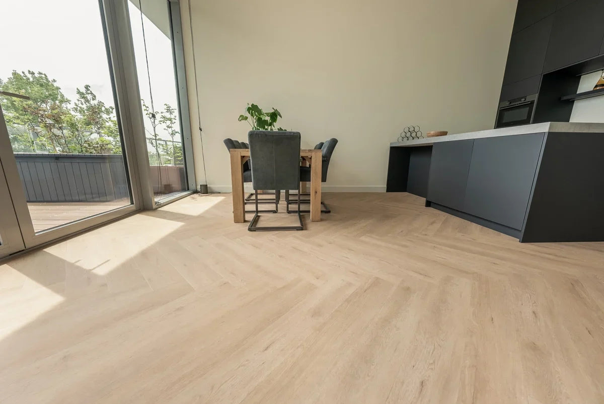 Floer Walvisgraat Click PVC – Gaia Grijsbeige